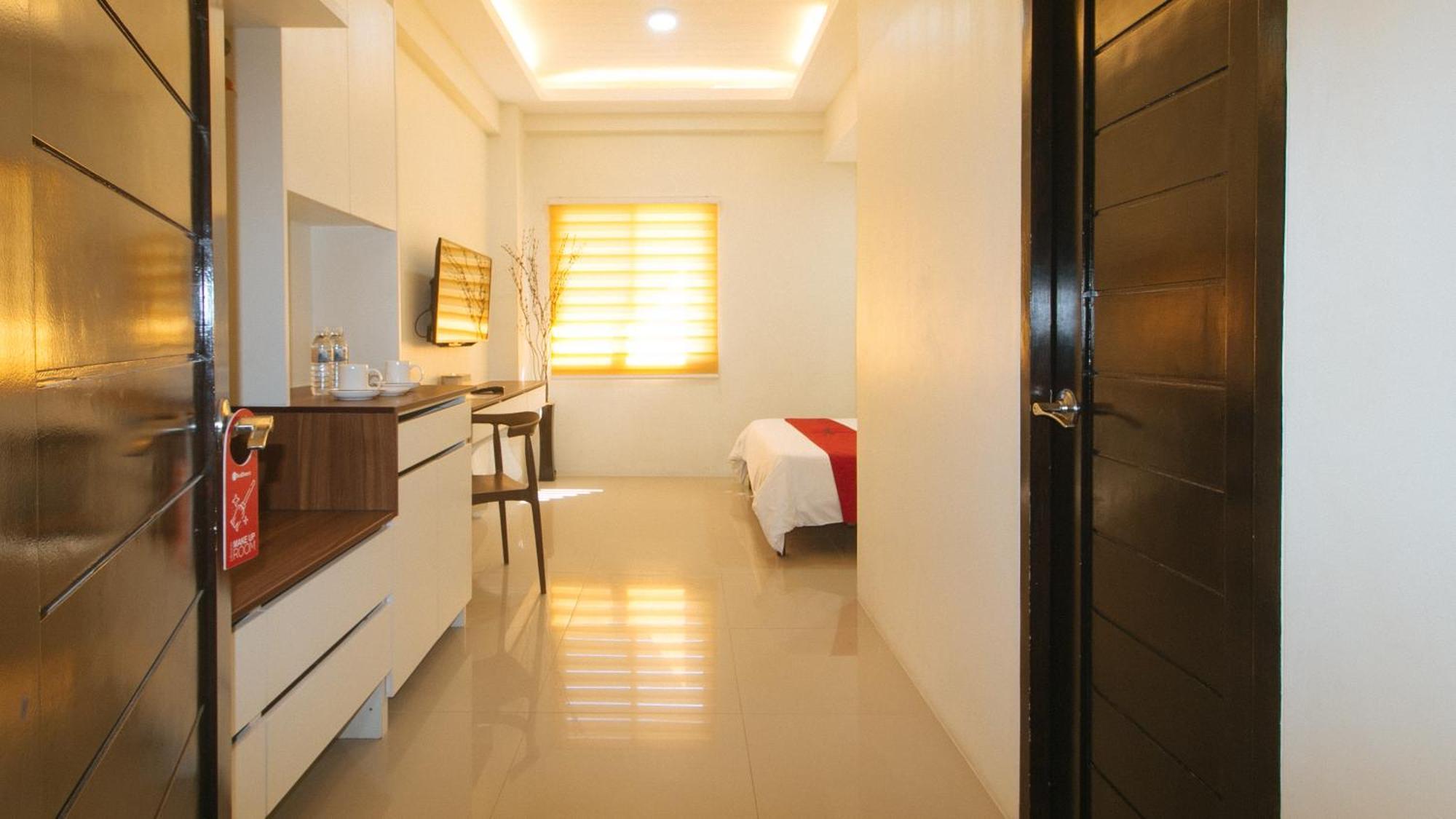 Reddoorz @ Leoncia Apartelle มันดาเวซิตี้ ภายนอก รูปภาพ