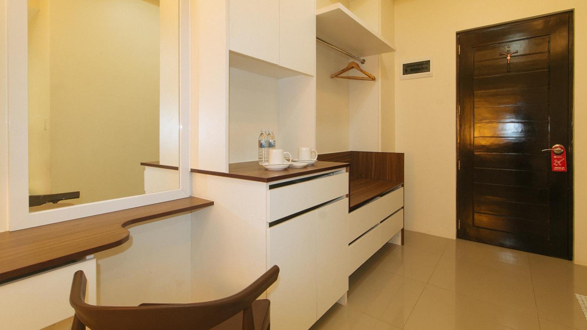 Reddoorz @ Leoncia Apartelle มันดาเวซิตี้ ภายนอก รูปภาพ