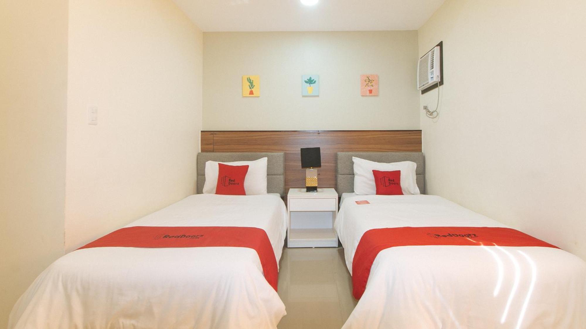 Reddoorz @ Leoncia Apartelle มันดาเวซิตี้ ภายนอก รูปภาพ