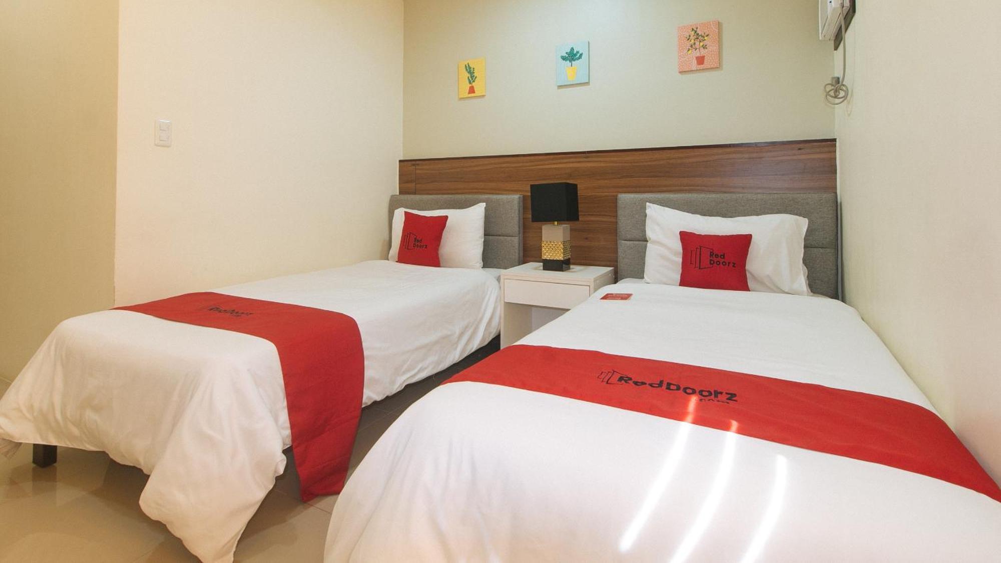 Reddoorz @ Leoncia Apartelle มันดาเวซิตี้ ภายนอก รูปภาพ