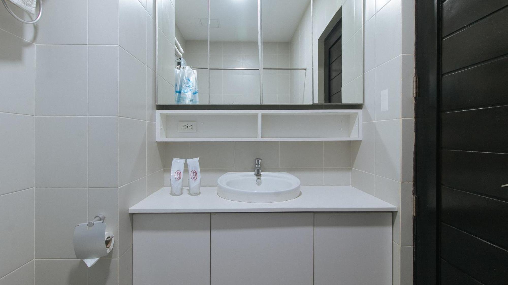 Reddoorz @ Leoncia Apartelle มันดาเวซิตี้ ภายนอก รูปภาพ