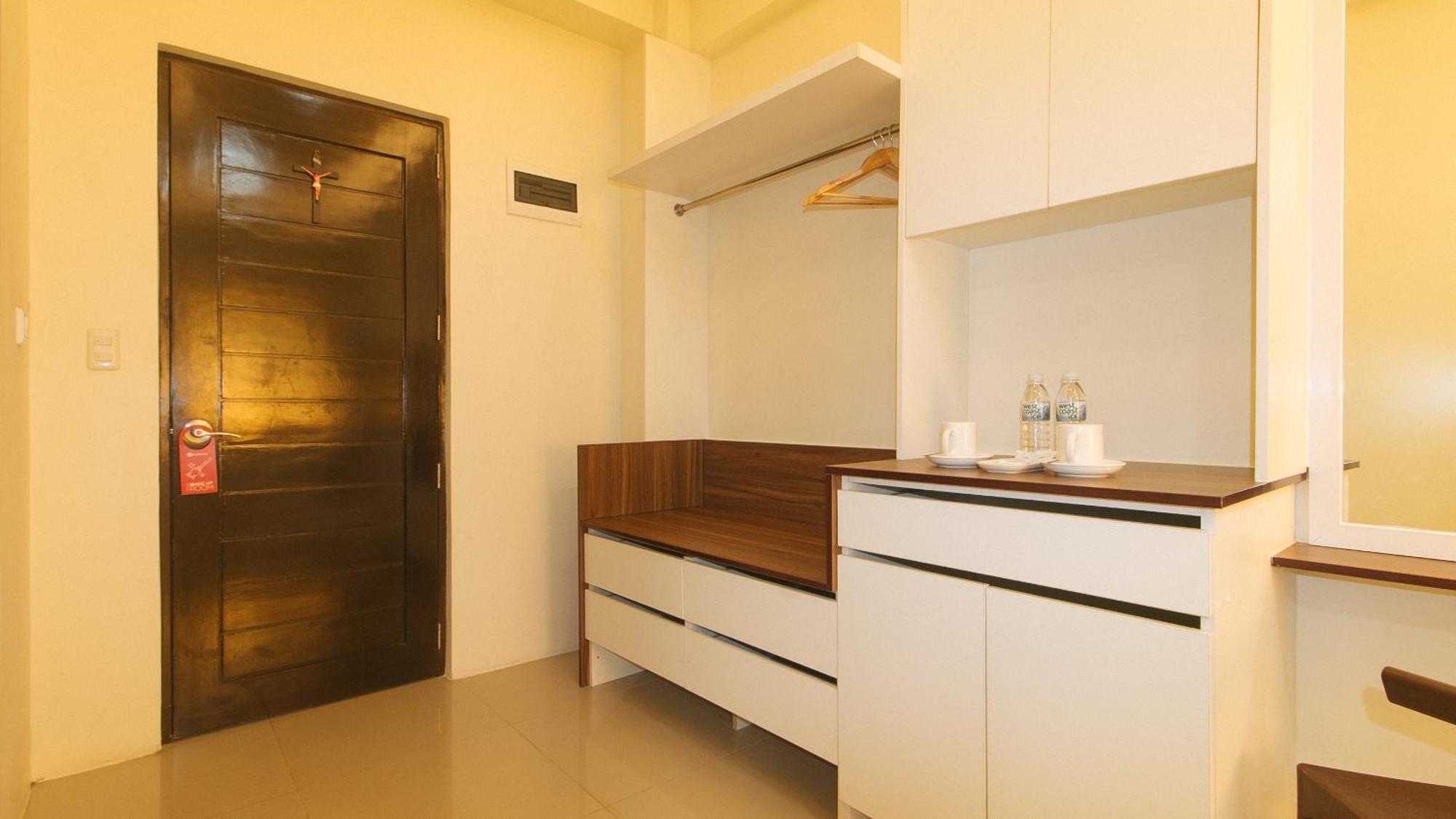 Reddoorz @ Leoncia Apartelle มันดาเวซิตี้ ภายนอก รูปภาพ