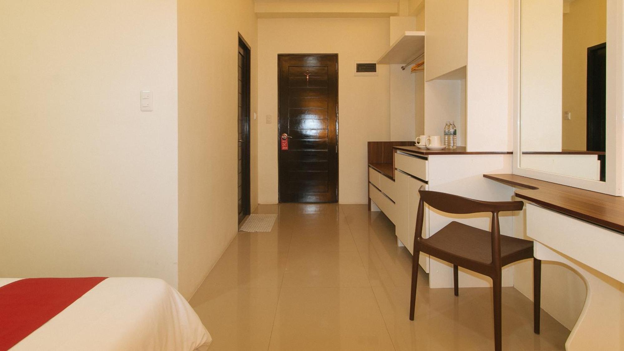 Reddoorz @ Leoncia Apartelle มันดาเวซิตี้ ภายนอก รูปภาพ