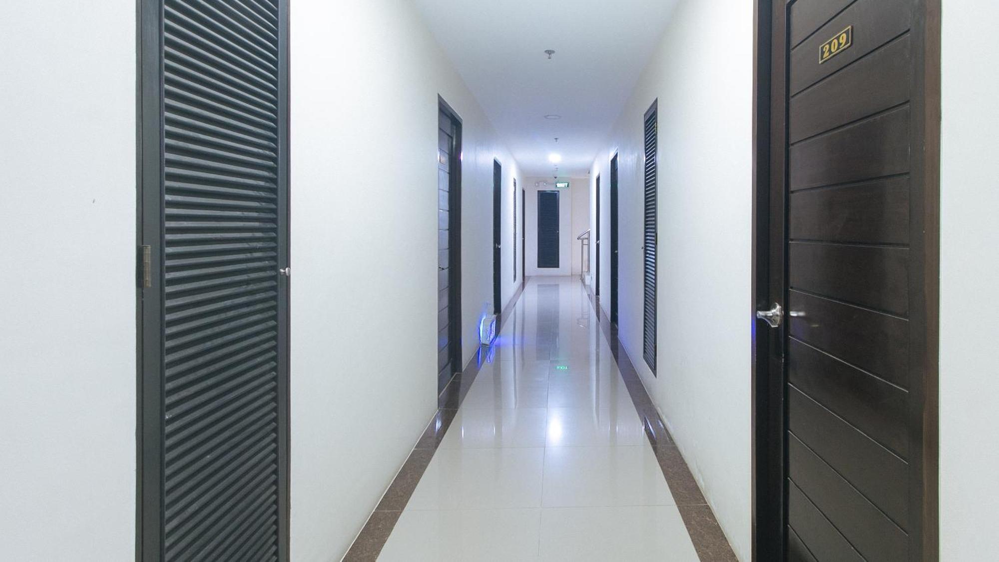Reddoorz @ Leoncia Apartelle มันดาเวซิตี้ ภายนอก รูปภาพ
