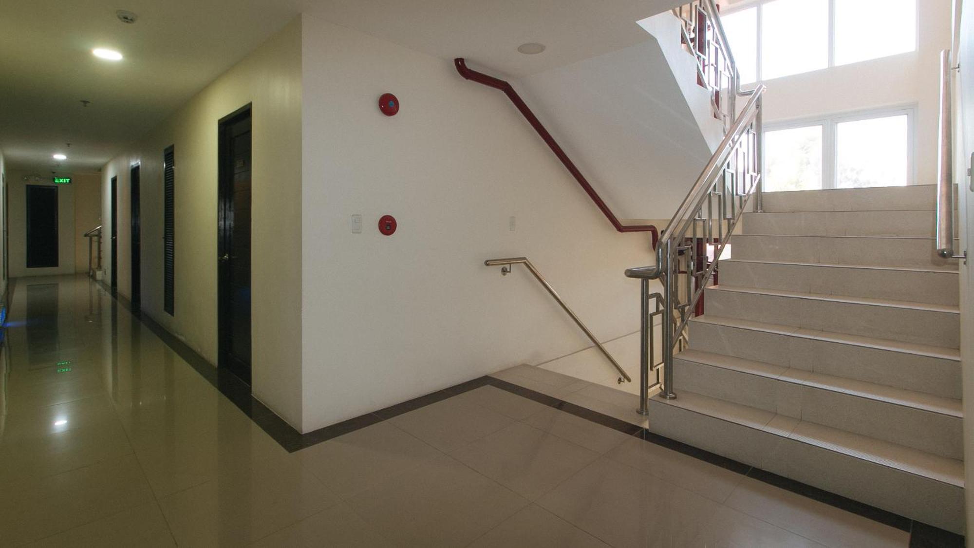 Reddoorz @ Leoncia Apartelle มันดาเวซิตี้ ภายนอก รูปภาพ