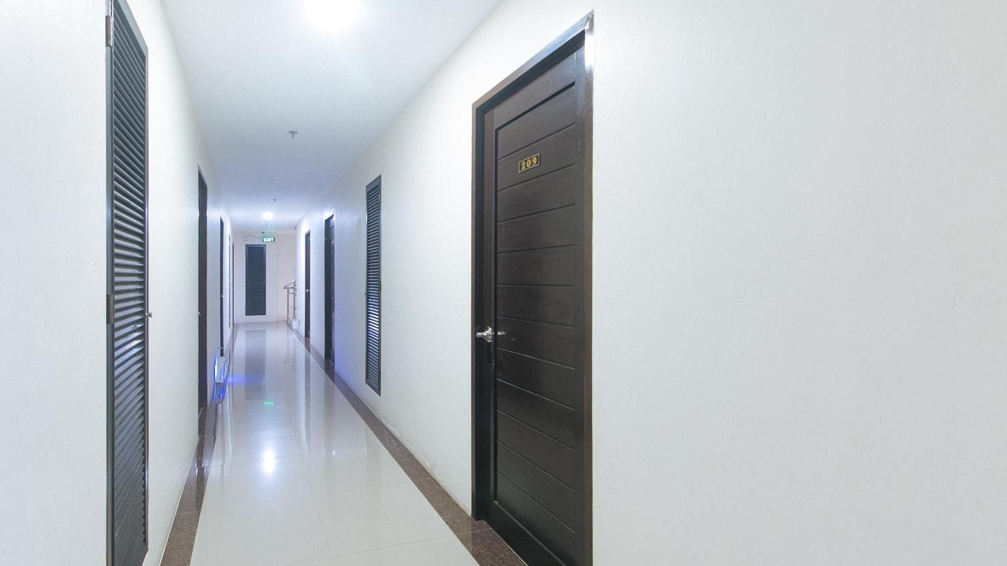 Reddoorz @ Leoncia Apartelle มันดาเวซิตี้ ภายนอก รูปภาพ